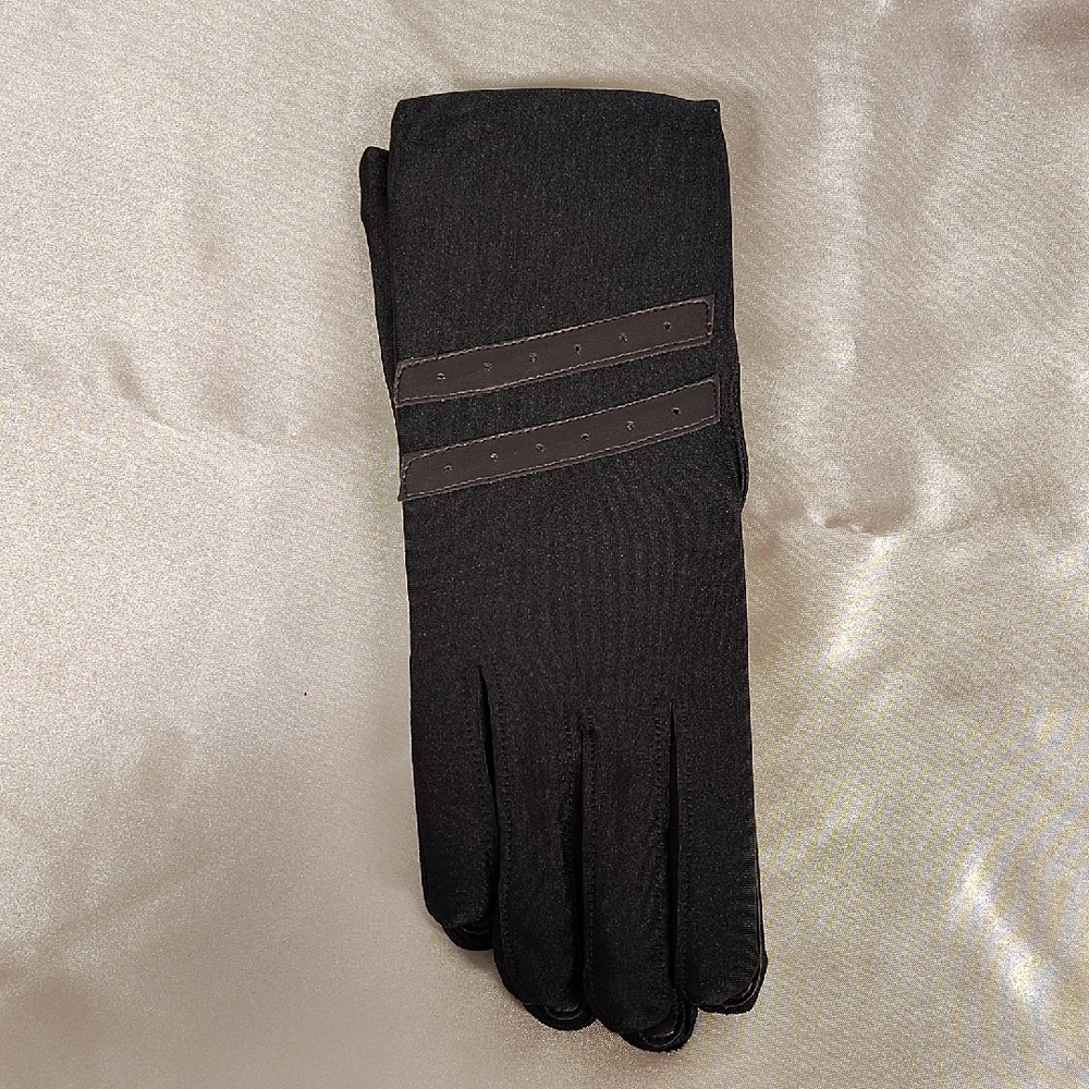 Women's Brown Gloves Leather Palms. Lined Inside. NWT